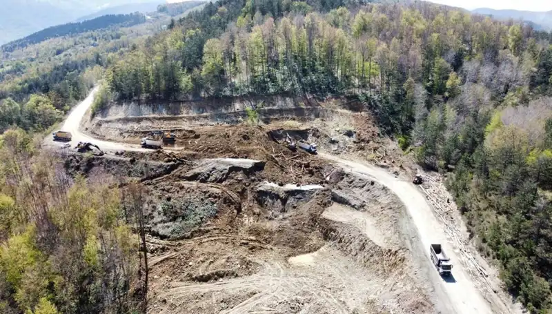 Kastamonu-Çatalzeytin Kara Yolunda Heyelan: Yol Kapatıldı, Vatandaşlar Tedirgin